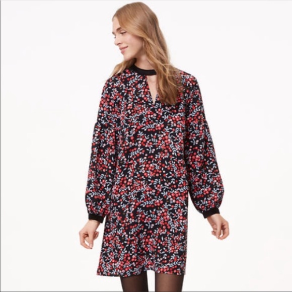 LOFT Dresses & Skirts - ❤️ 3 for $32/ LOFT Floral Dress
